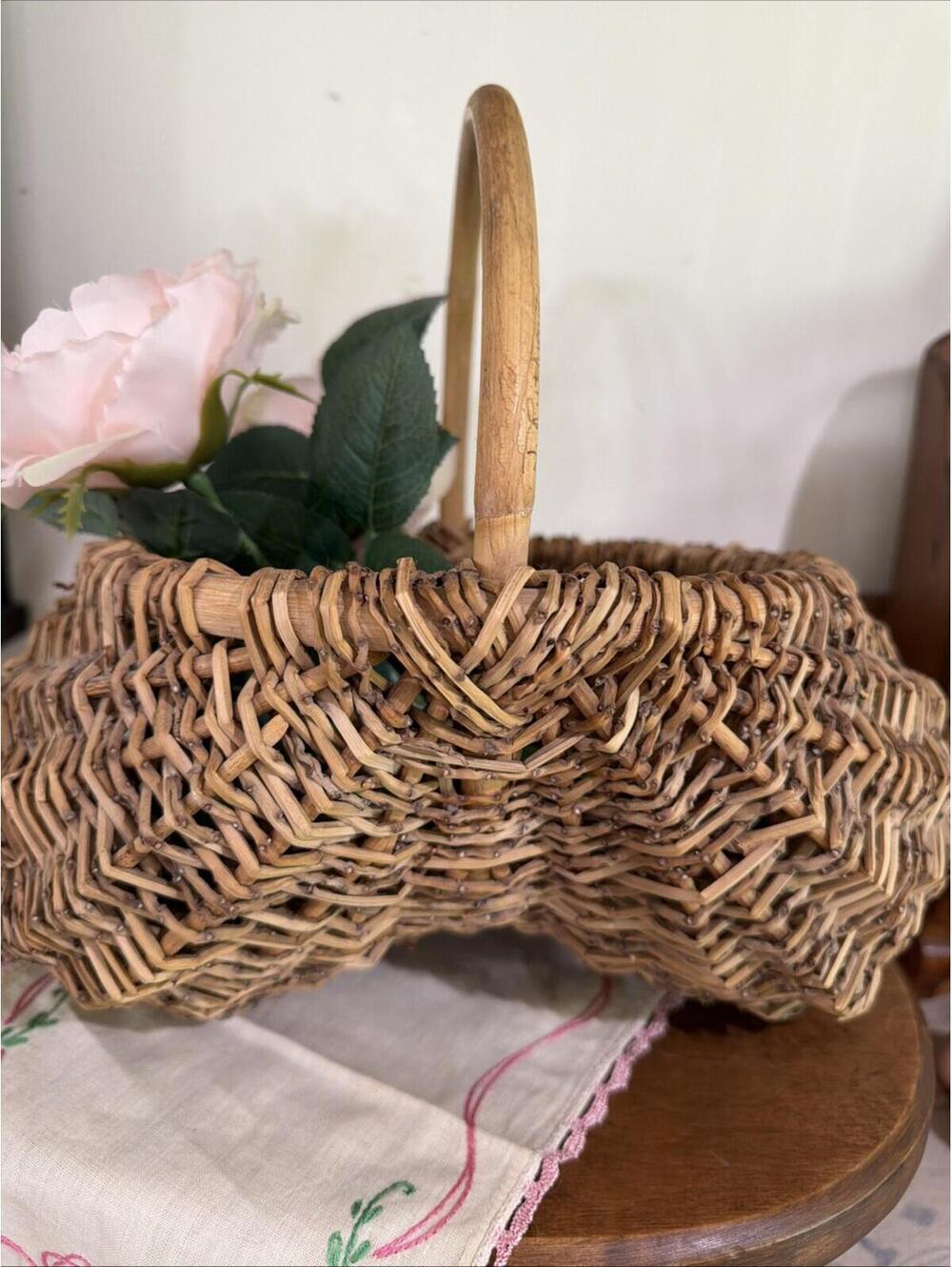 VTG Hand Woven Egg Gathering Butt Buttocks Basket Rustic Farmhouse Cottage 12” - Picture 4 of 9
